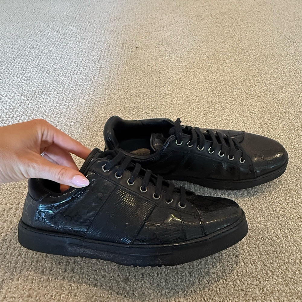 Lightly worn Gucci black sneakers 🖤